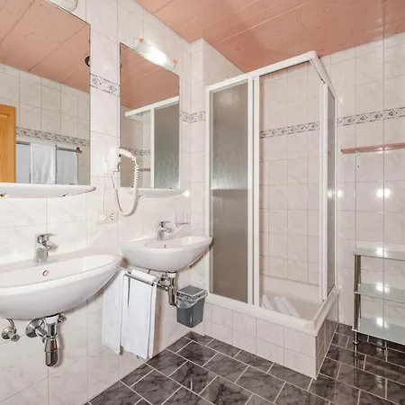 Mary Inklusive Tauern-spa كابرون